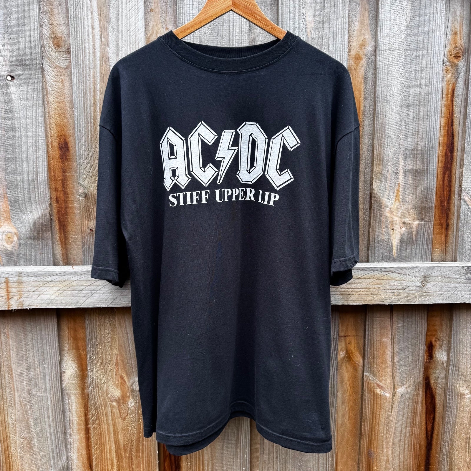 AC/DC shirt (2001 Stiff Upper Lip)