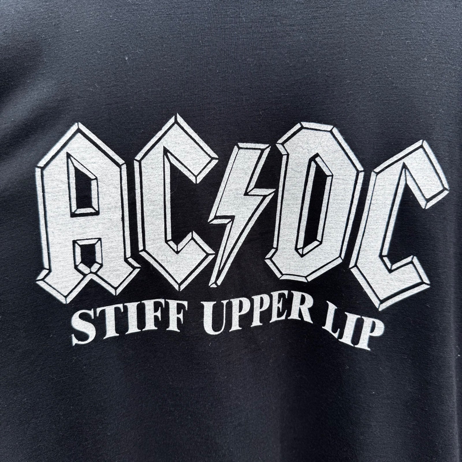 AC/DC shirt (2001 Stiff Upper Lip)